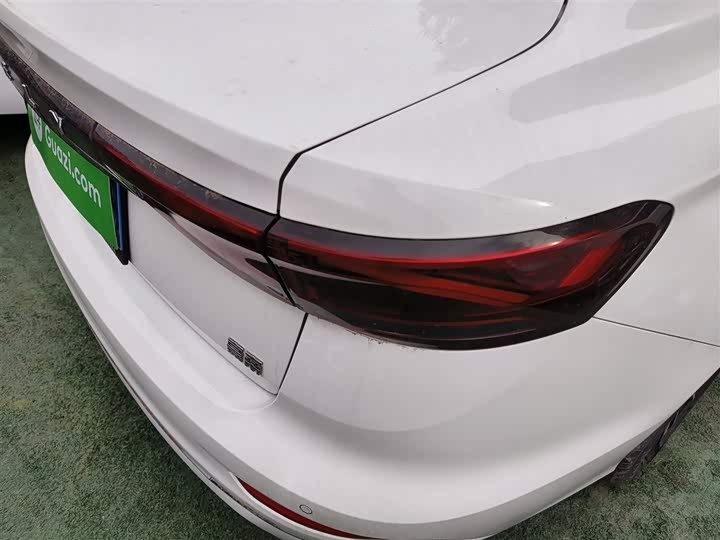 Фото 8 - Geely Emgrand