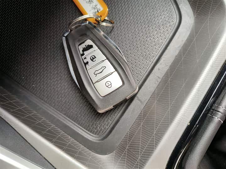 Фото 9 - Geely Emgrand