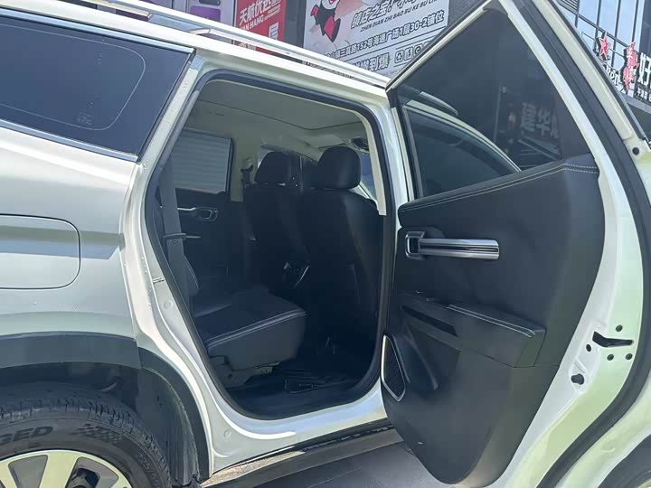 Фото 11 - Geely Okavango