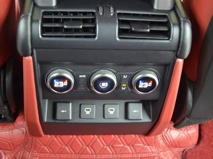 Фото 10 - Land Rover Defender