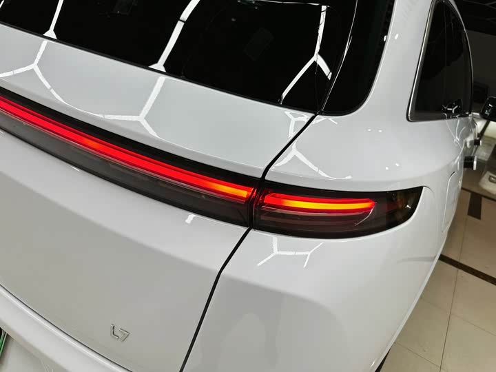 Фото 11 - LiXiang L7