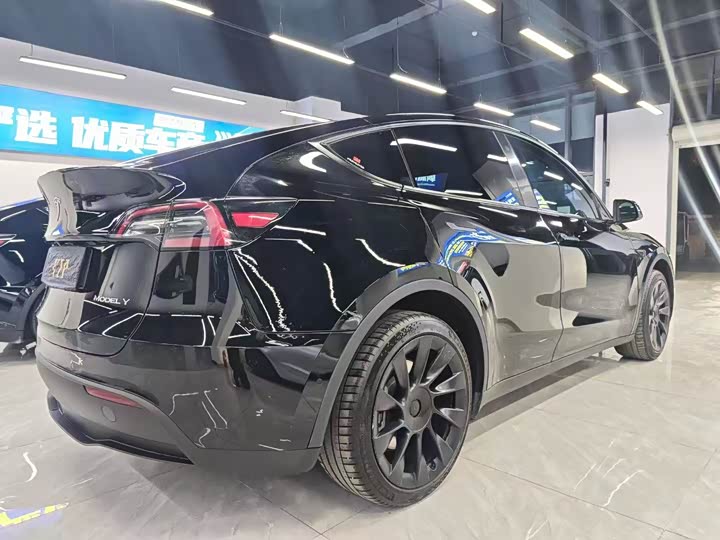 Фото 4 - Tesla Model Y