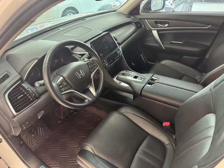 Фото 8 - Honda Avancier