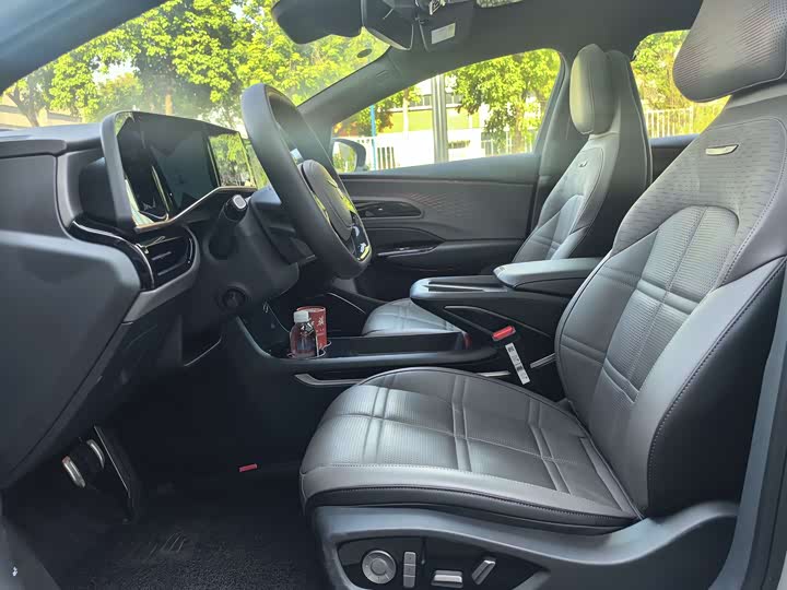 Фото 10 - Hongqi EH7