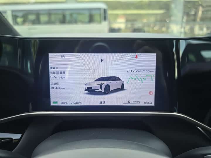 Фото 12 - Hongqi EH7