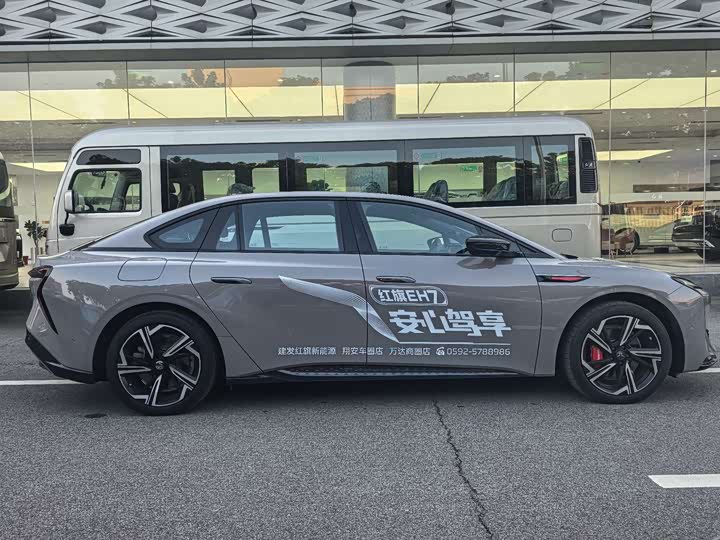 Фото 6 - Hongqi EH7