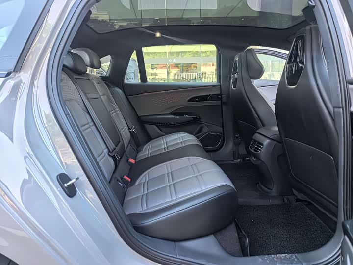 Фото 7 - Hongqi EH7