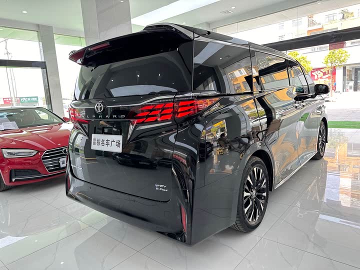 Фото 5 - Toyota Alphard