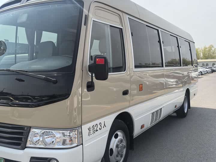Фото 2 - Toyota Coaster