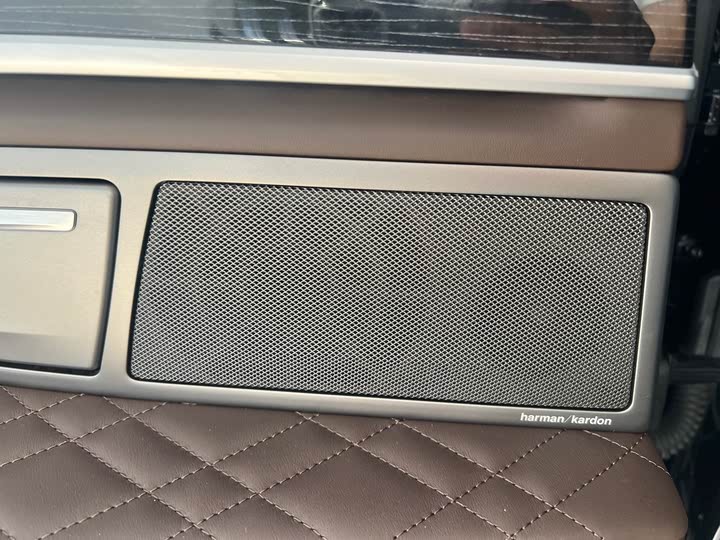 Фото 10 - BMW 7 Series