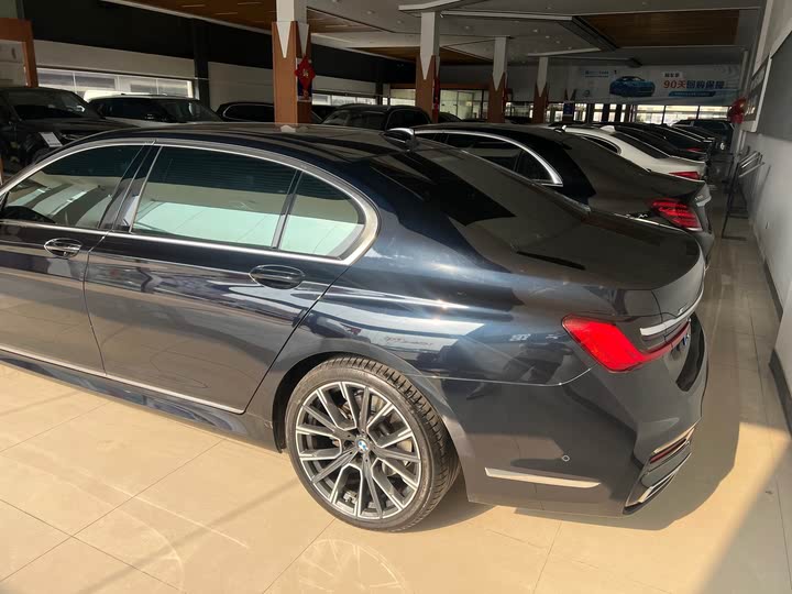 Фото 11 - BMW 7 Series