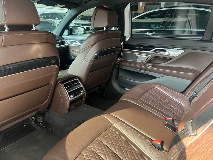 Фото 6 - BMW 7 Series