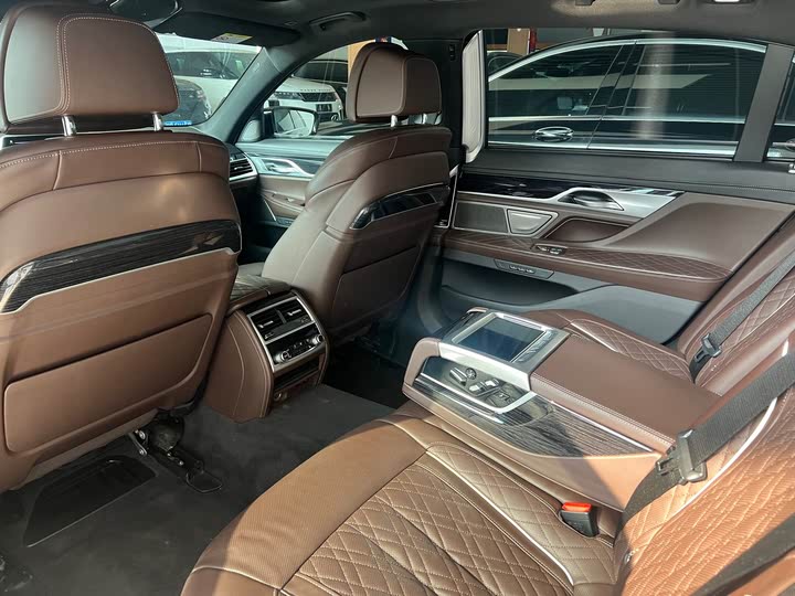 Фото 7 - BMW 7 Series