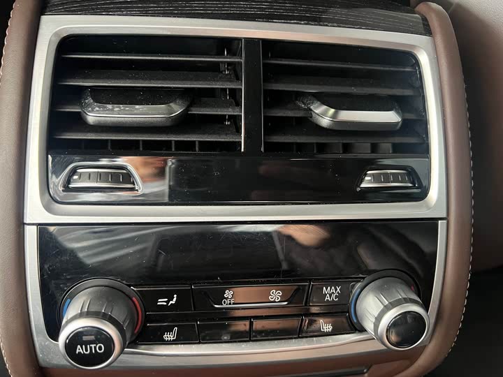 Фото 8 - BMW 7 Series