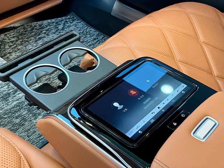 Фото 16 - Mercedes-Benz Maybach S-Class