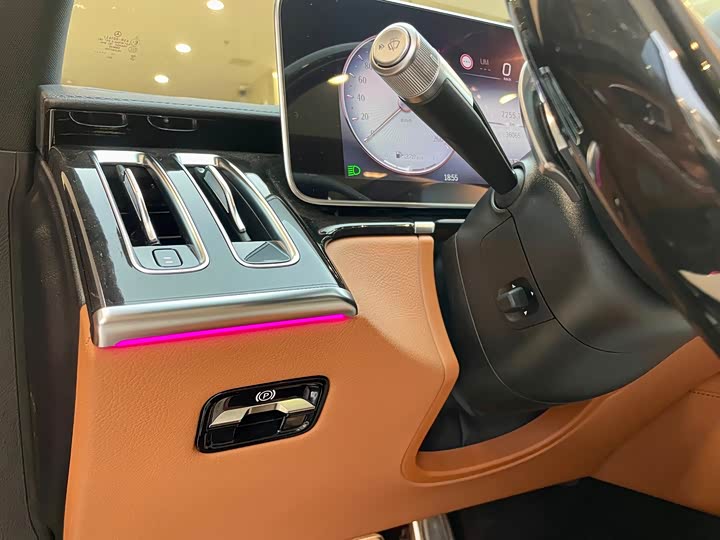 Фото 36 - Mercedes-Benz Maybach S-Class