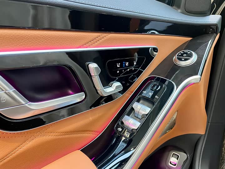 Фото 37 - Mercedes-Benz Maybach S-Class