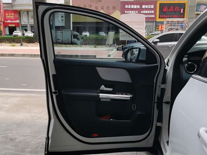 Фото 10 - Mercedes-Benz GLA-Class