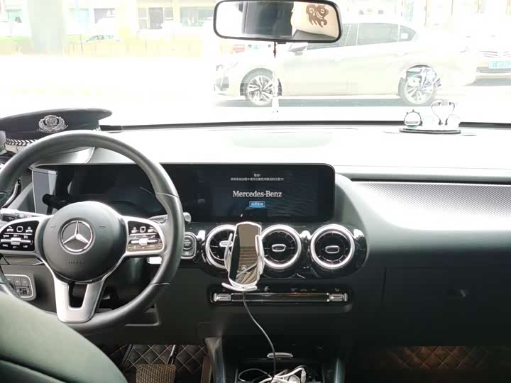 Фото 12 - Mercedes-Benz GLA-Class