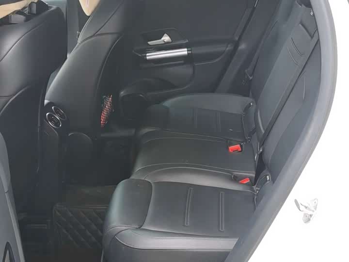 Фото 13 - Mercedes-Benz GLA-Class