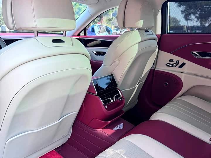 Фото 12 - Bentley Flying Spur