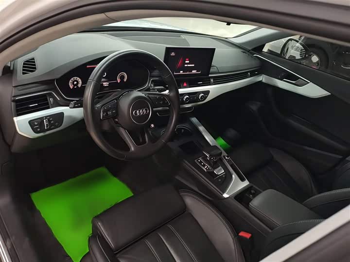 Фото 12 - Audi A4L