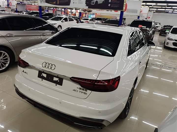 Фото 6 - Audi A4L