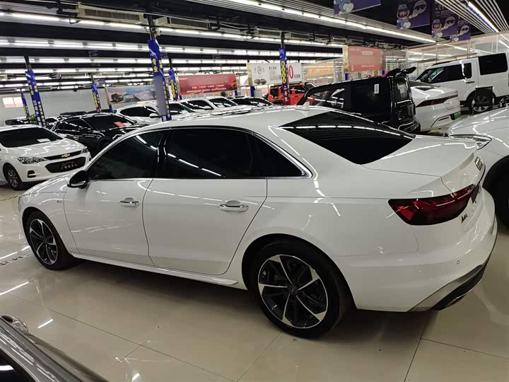 Фото 8 - Audi A4L