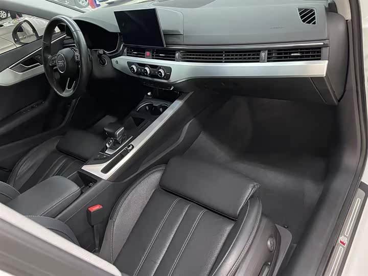 Фото 9 - Audi A4L