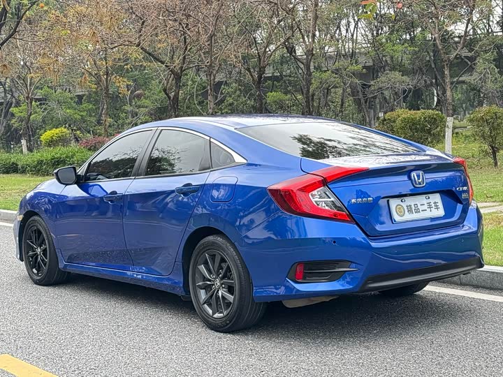 Фото 4 - Honda Civic