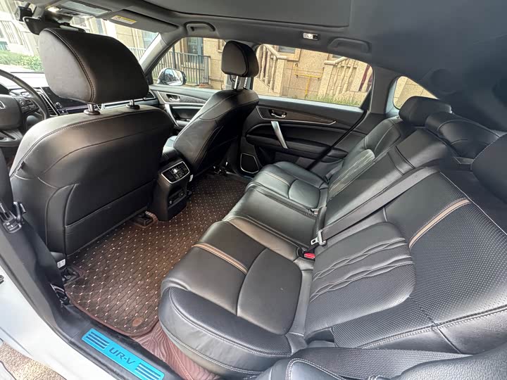 Фото 10 - Honda UR-V