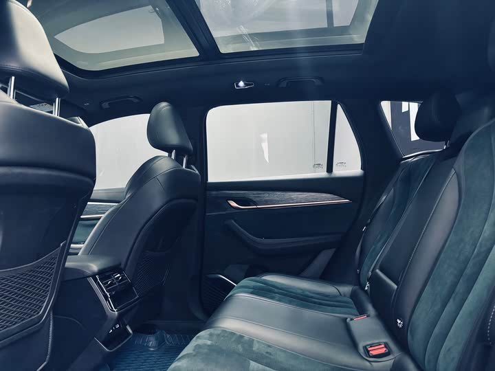 Фото 10 - Geely Monjaro