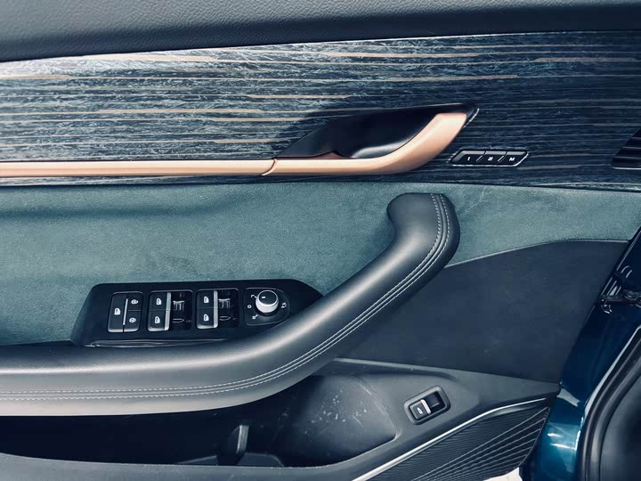 Фото 13 - Geely Monjaro