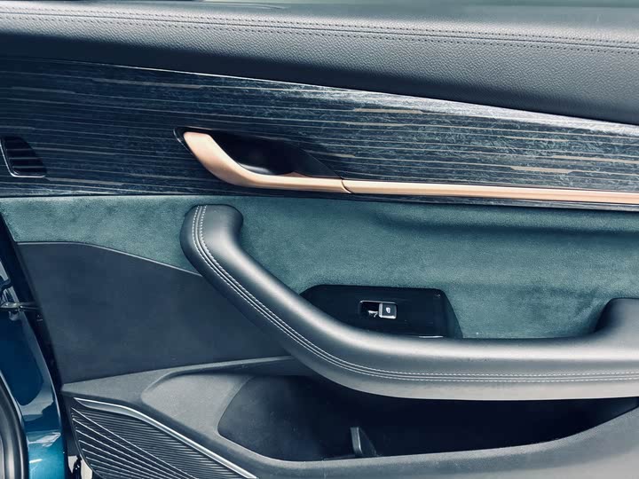 Фото 15 - Geely Monjaro