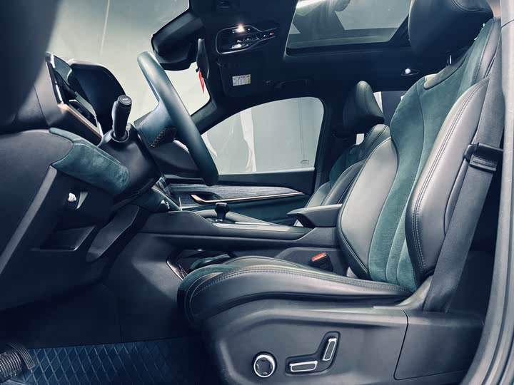 Фото 8 - Geely Monjaro