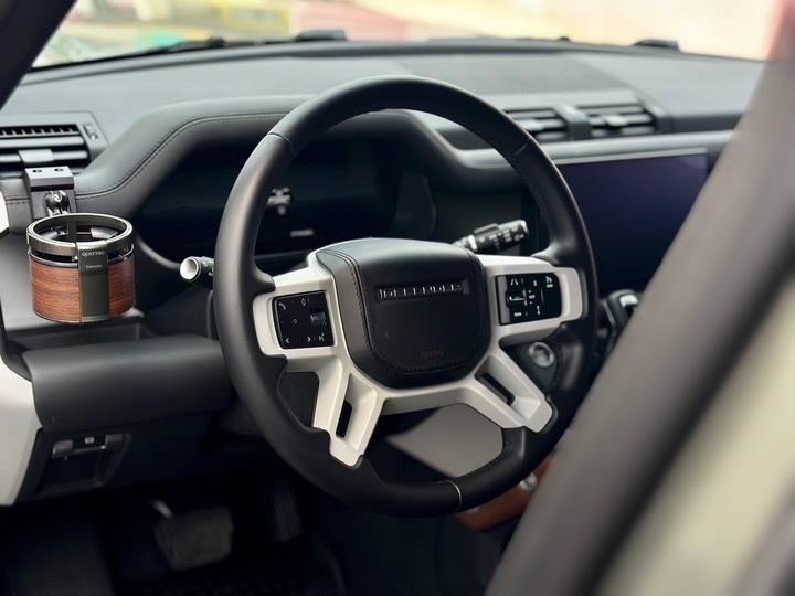 Фото 10 - Land Rover Defender