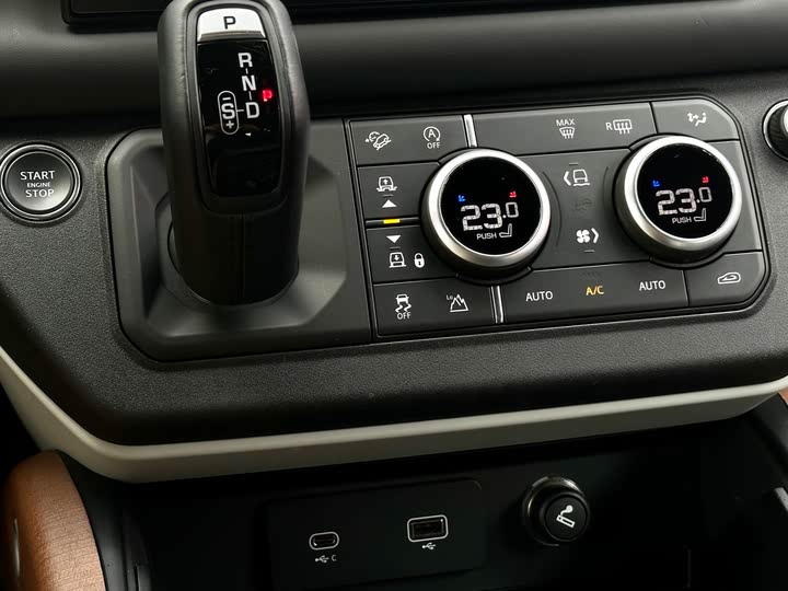 Фото 12 - Land Rover Defender