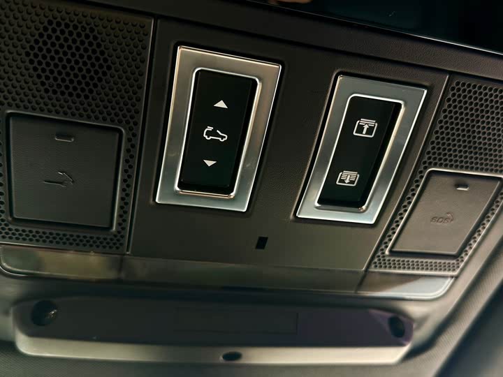 Фото 13 - Land Rover Defender