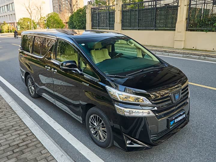 Фото 10 - Toyota Vellfire