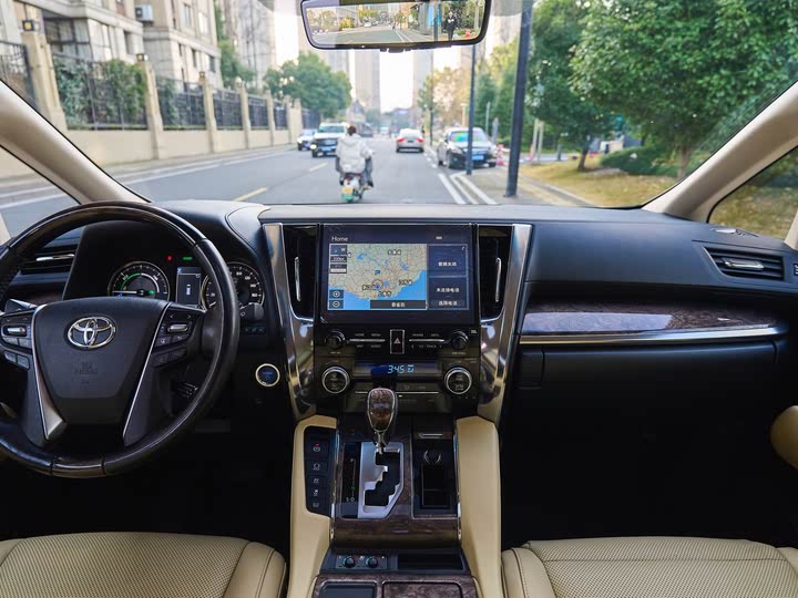 Фото 12 - Toyota Vellfire