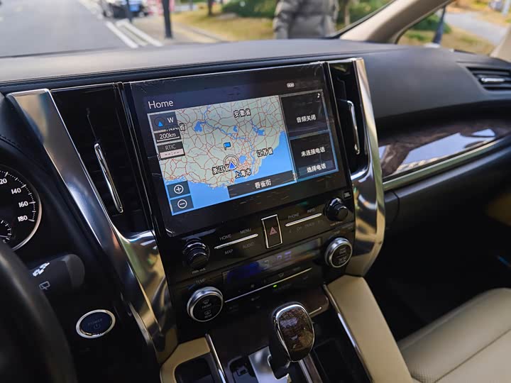 Фото 15 - Toyota Vellfire