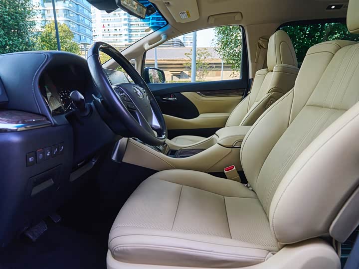 Фото 16 - Toyota Vellfire