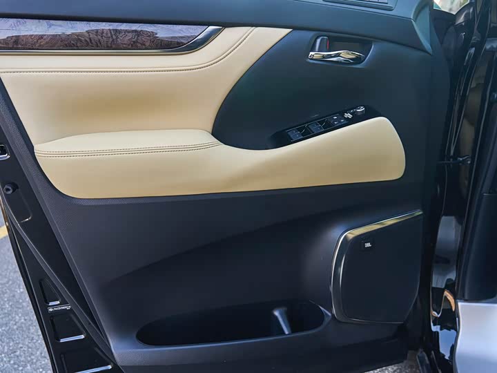 Фото 20 - Toyota Vellfire