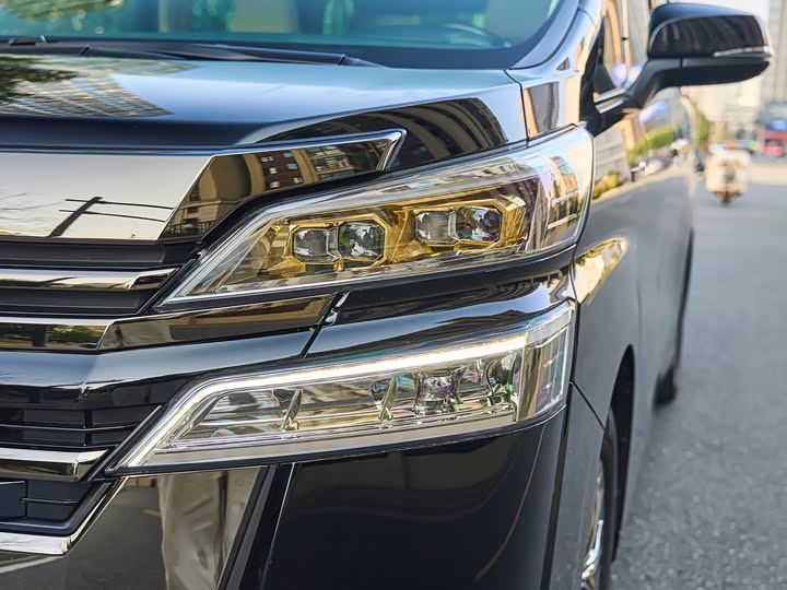 Фото 6 - Toyota Vellfire