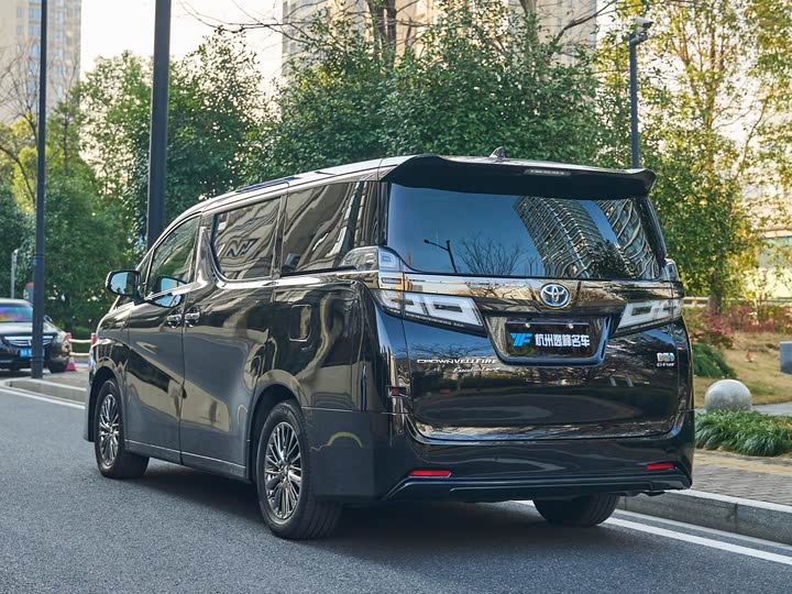 Фото 7 - Toyota Vellfire