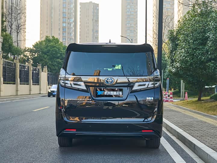 Фото 8 - Toyota Vellfire