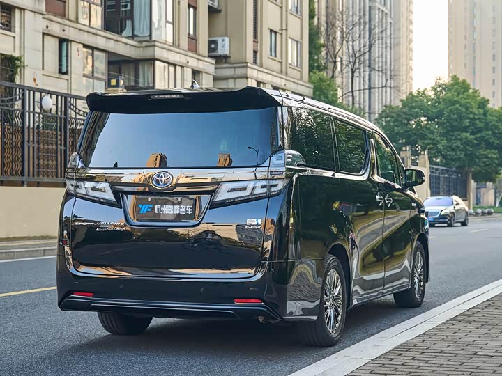 Фото 9 - Toyota Vellfire