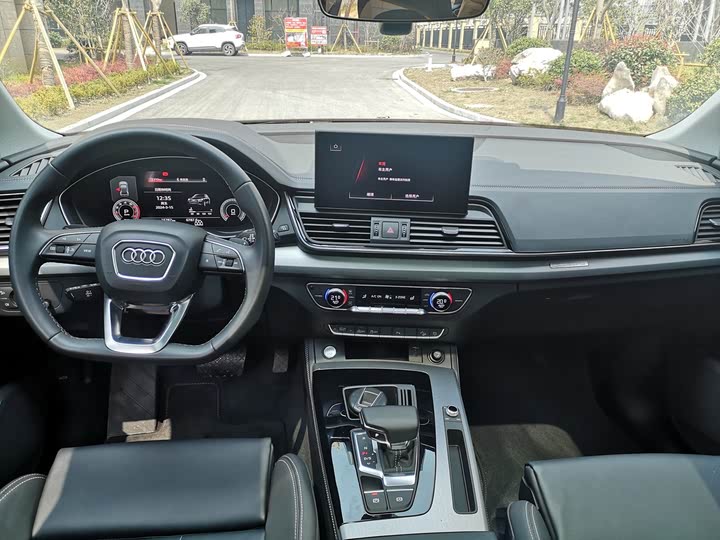 Фото 10 - Audi Q5L