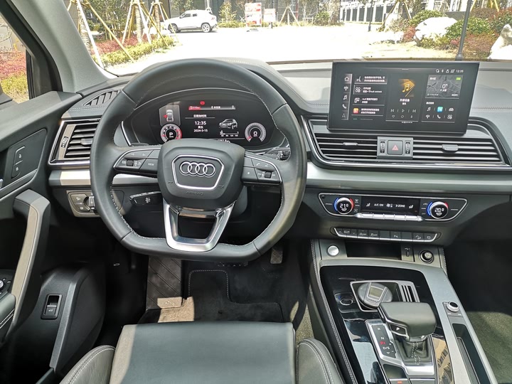 Фото 11 - Audi Q5L