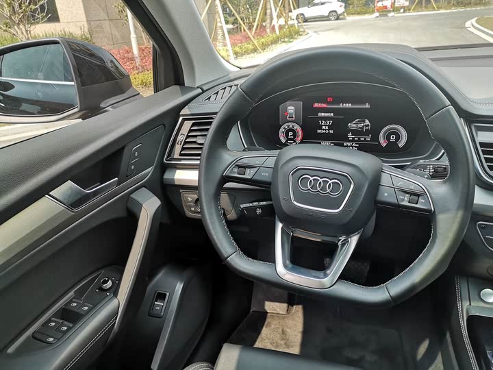 Фото 14 - Audi Q5L